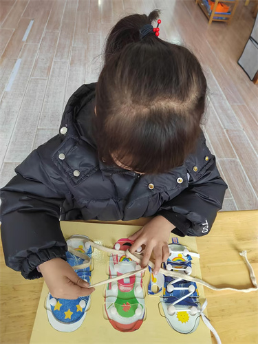 生活区：系鞋带