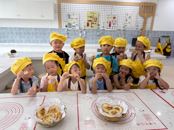 石塘湾中心幼儿园：麦饼传情 …